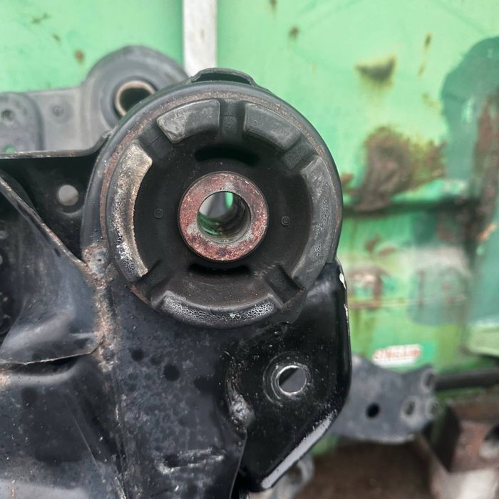 Передная Балка Toyota Camry 40