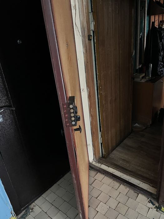 Продам входную даерь бу