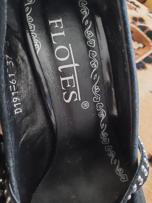 Продам туфли, материал замш, размер 37