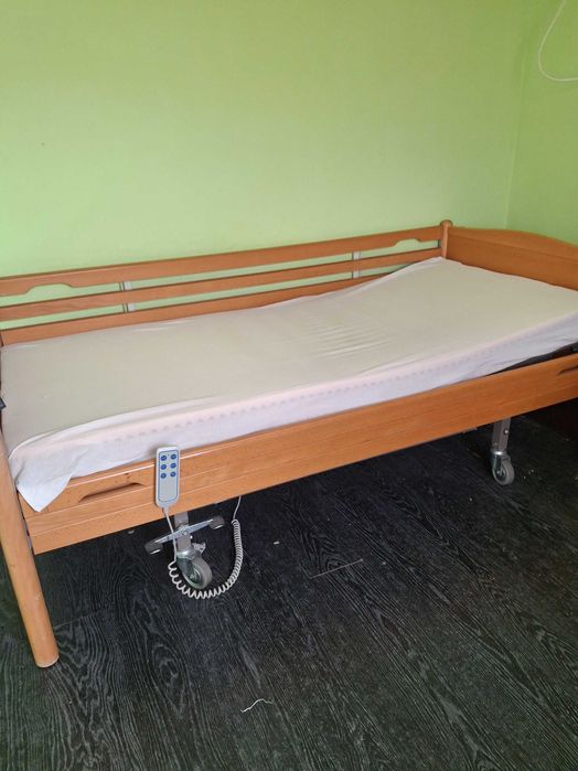 Електрическо болнично легло
