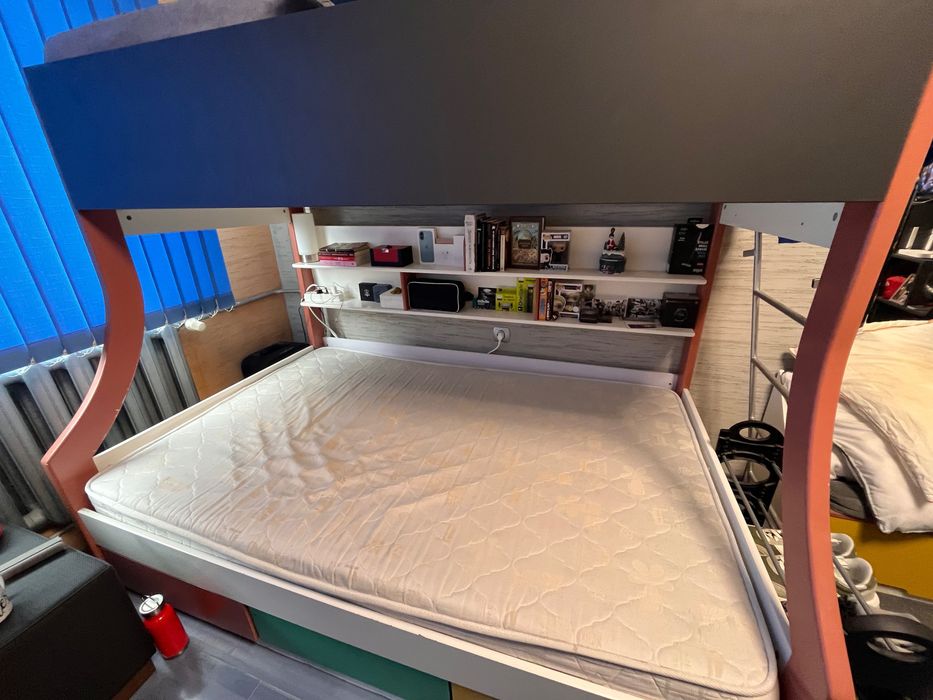 Двуетажно легло с два матрака