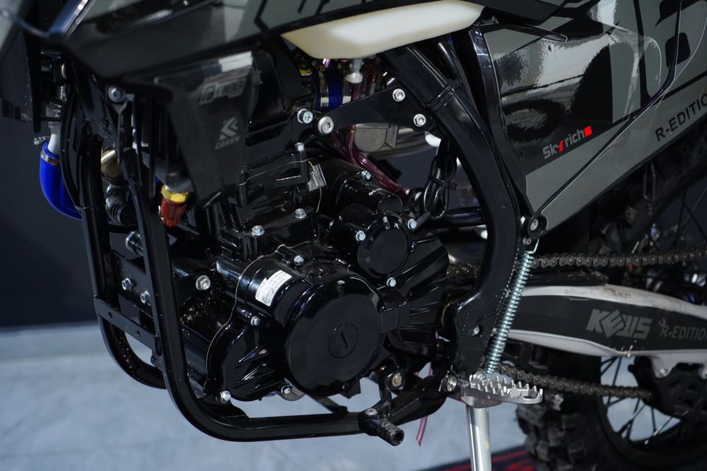 Мотоцикл Kews K16 R-edition