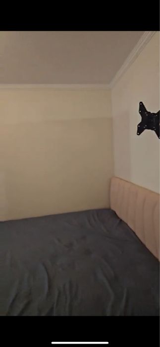 Легло спаня с матрак с повдигащ механизъм