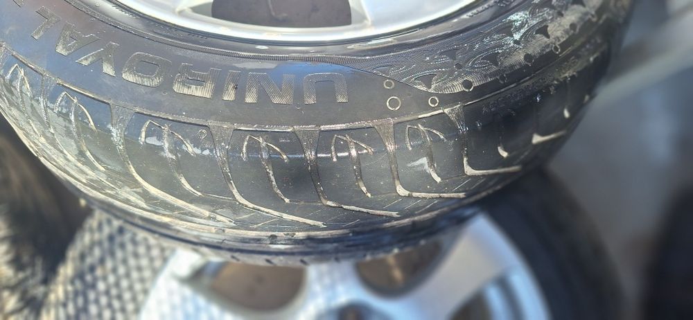 Vând jante Alutec , 185/65 R15 + cauciucuri de vara!