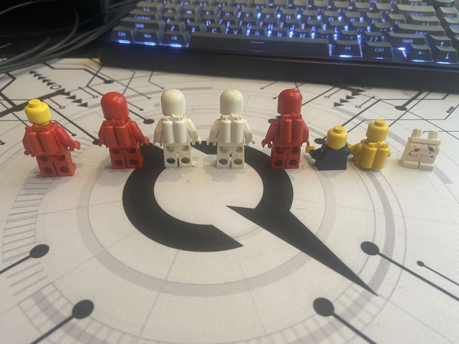 Vând lot minifigurine LEGO Spaceman