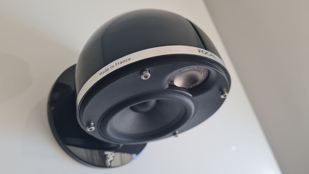 Vând 2 sateliți Focal Dome Compact speaker