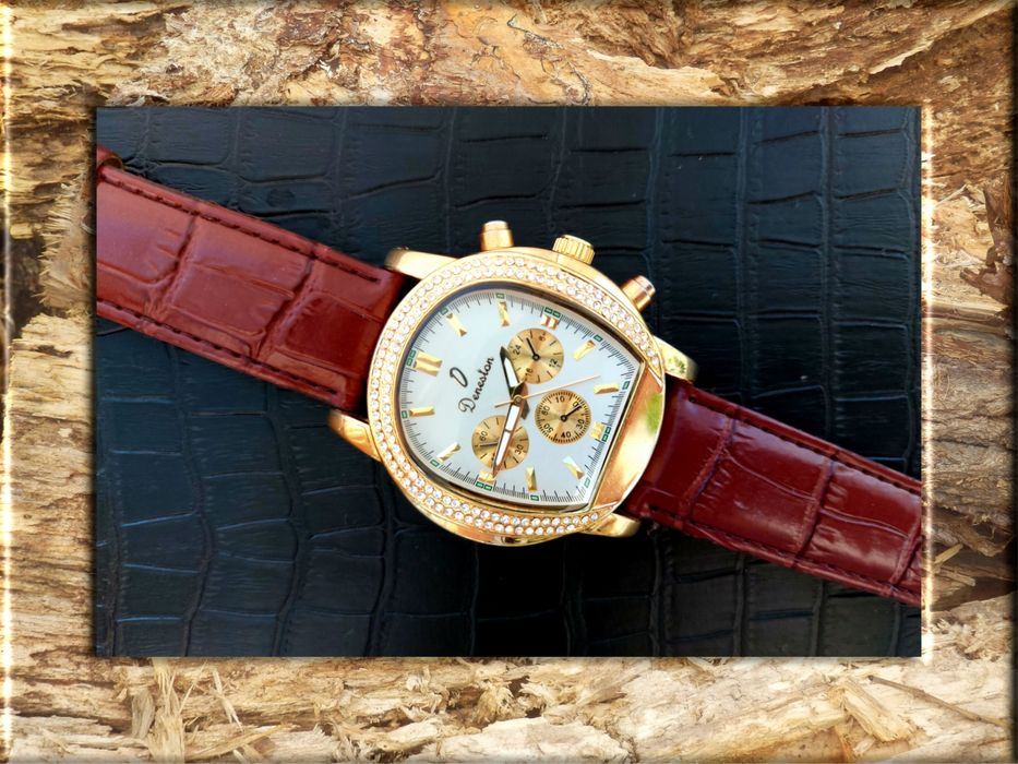 Новые шикарные часы.