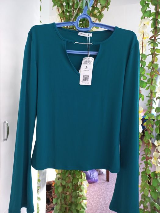 Новые привозные плащи,свитер,платье 48раз.