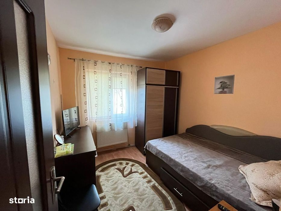 Apartament cu 3 camere, etaj 4, VASLUI zona CENTRU;