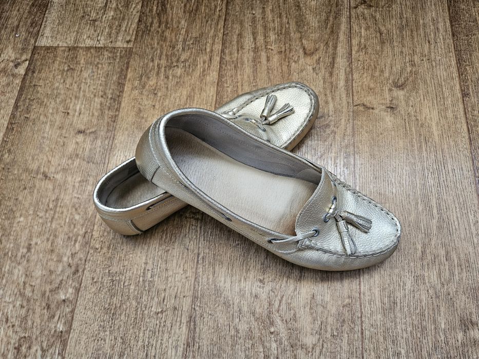 Продам лоферы женские