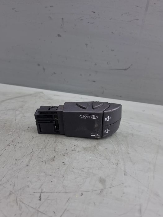 Maneta comenzi volan 7701 049 643 Renault Laguna 2001