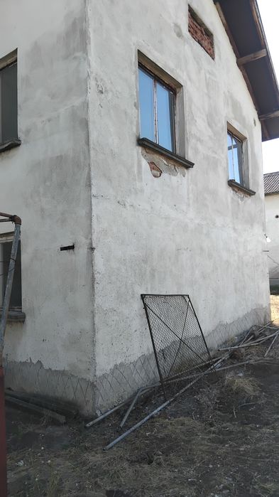 Продава къща.в с.Багренци общ.Кюстендил