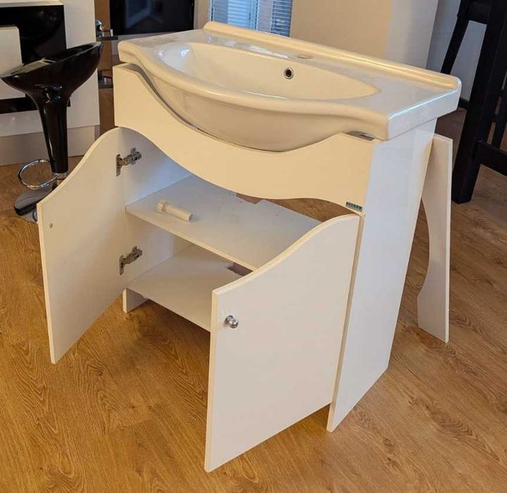 Шкаф за баня от PVC с умивалник