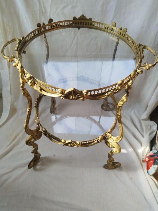 gheridon masuta cu sticla