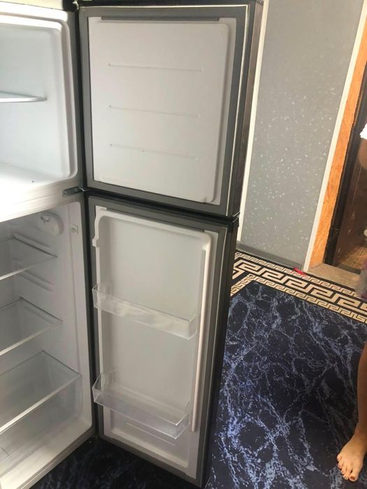 Продам холодильник новыи