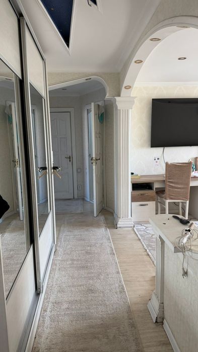 Продам 4-х комн квартиру в Центре