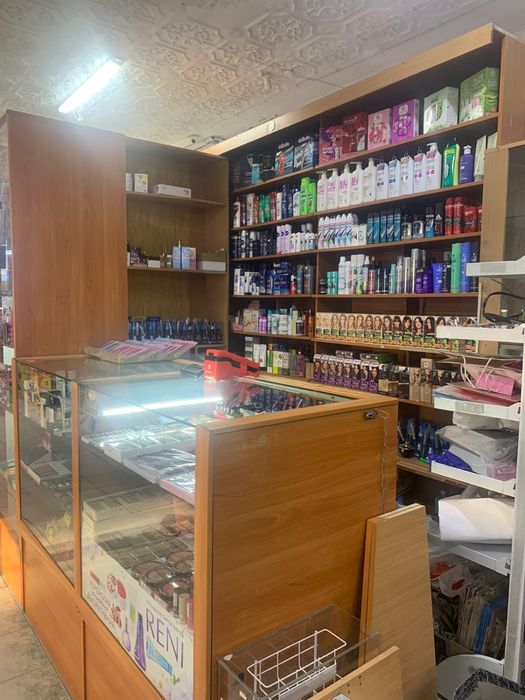 Шкаф/витрина для бутика