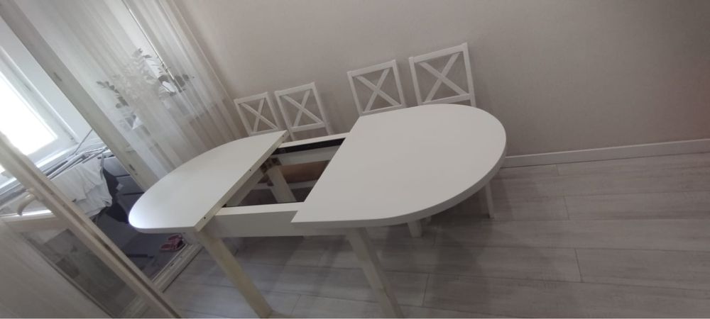 Стол со стульями