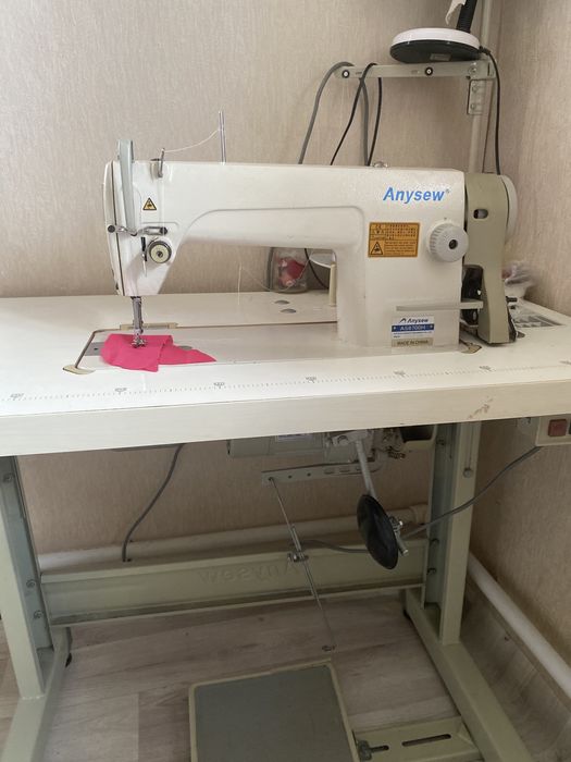 Продам швейную машинку