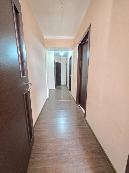 Sergeli 7a 3 xona 2 etaj 7 etajkada 58 kv ipoteka boladi