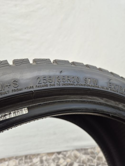 2бр 255 35 20 Nokian зимни 23г