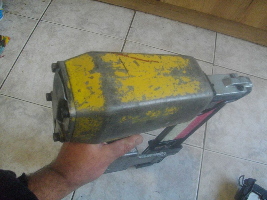 DUO-FAST Голям такер пневматичен индустриален промишлен за скоби 65мм