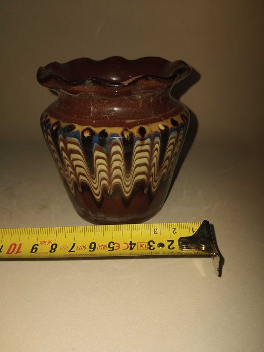 Лот 2 броя керамични саксии – битов стил (със забележка)