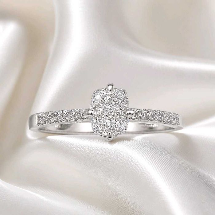 Пръстен с GIA сертифициран естествен диамант Cushion Cut 0.60ct H VS2 и диаманти 0.10ct F VS, 14K бяло злато, Общо 0.70ct диаманти, Crushed Ice Effect