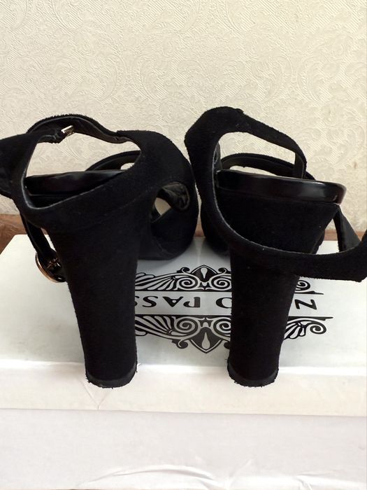 Босоножки женские