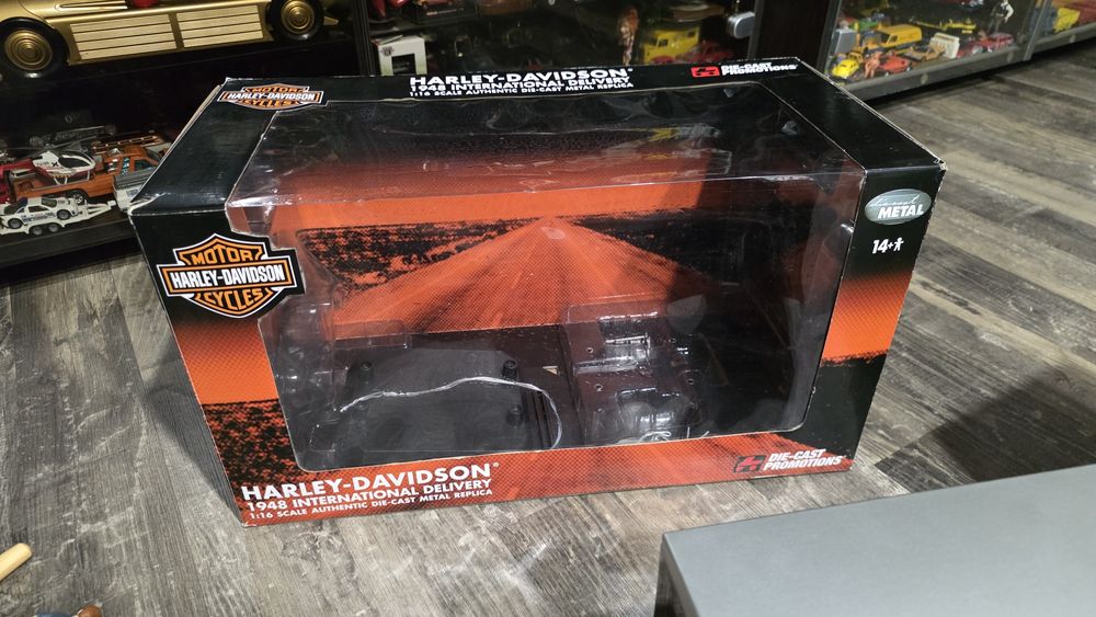 Harley-Davidson Highway 61
International Delivery Truck 1948 1/16 High