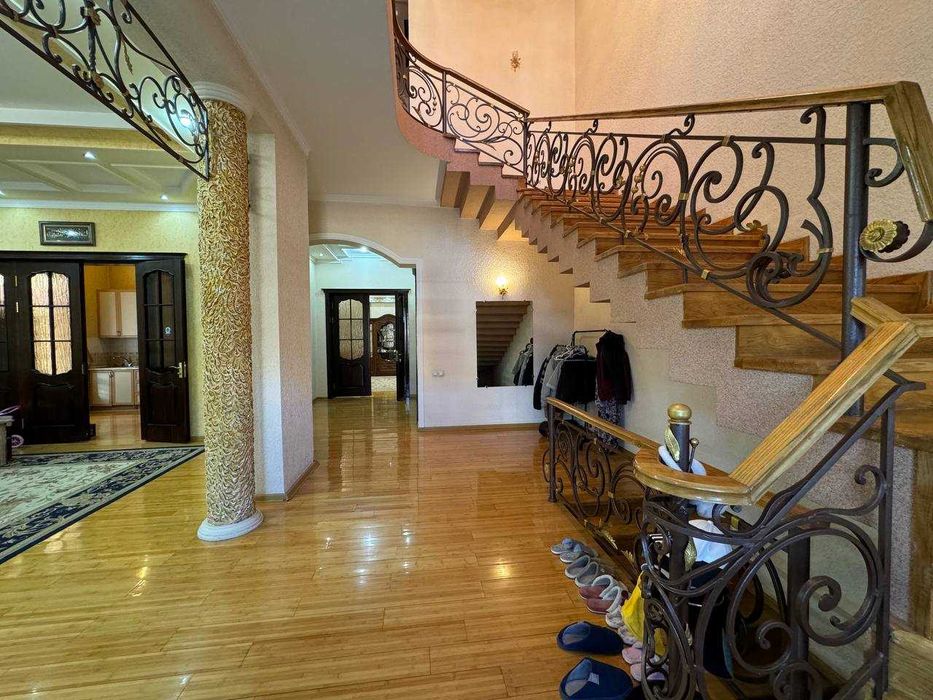 Продаётся дом около М-Улугбекского пасп. стола, 5,8 соток, фасад 20 м.