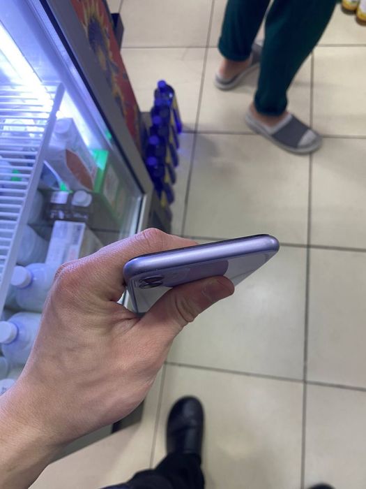 Iphone 11 srochna sotiladi