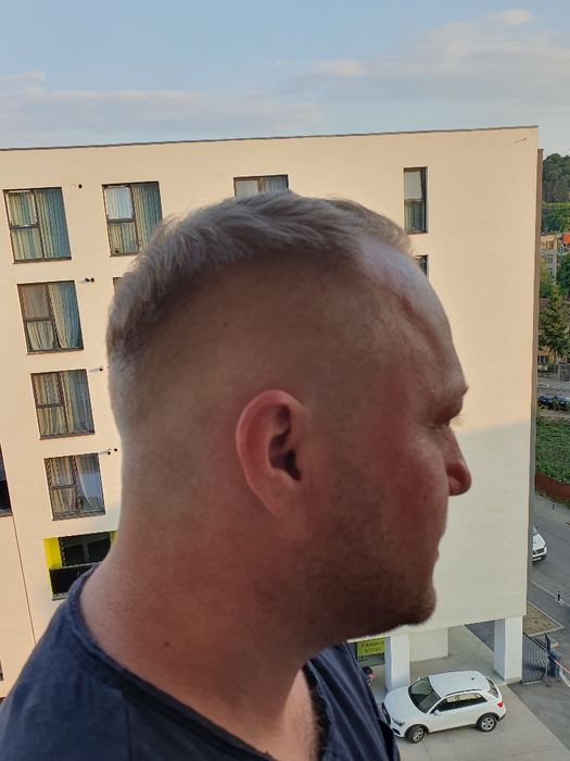 Frizer la domiciliu sau la locația mea.