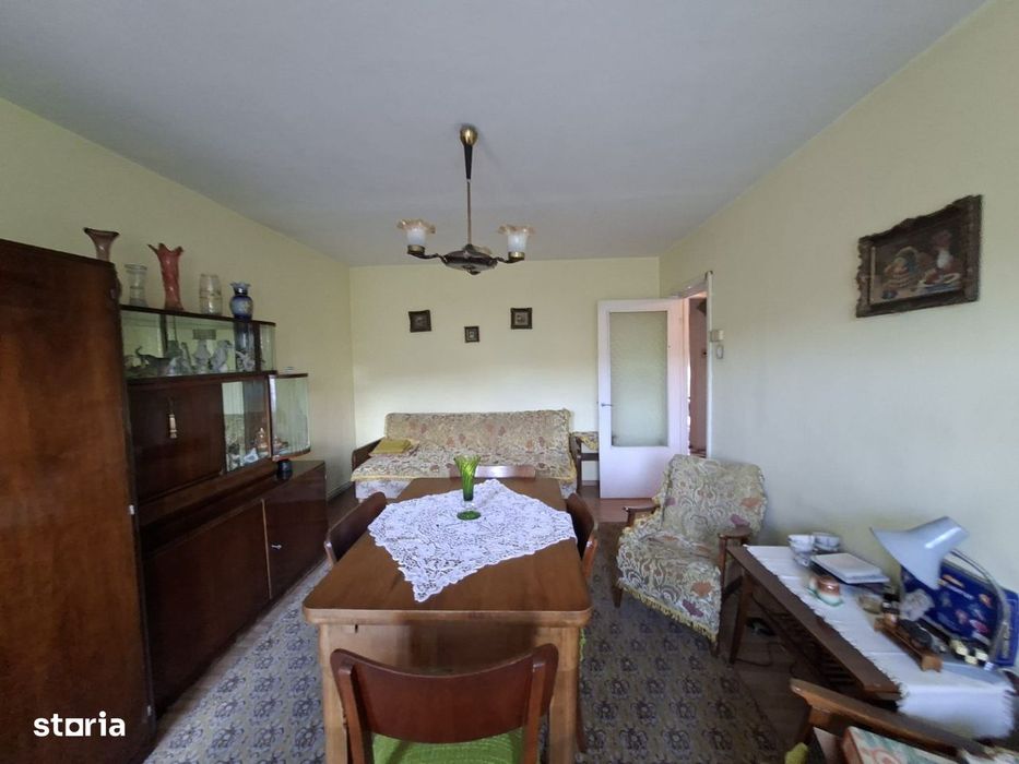 Apartament cu 4 camere de vanzare/centru Turda