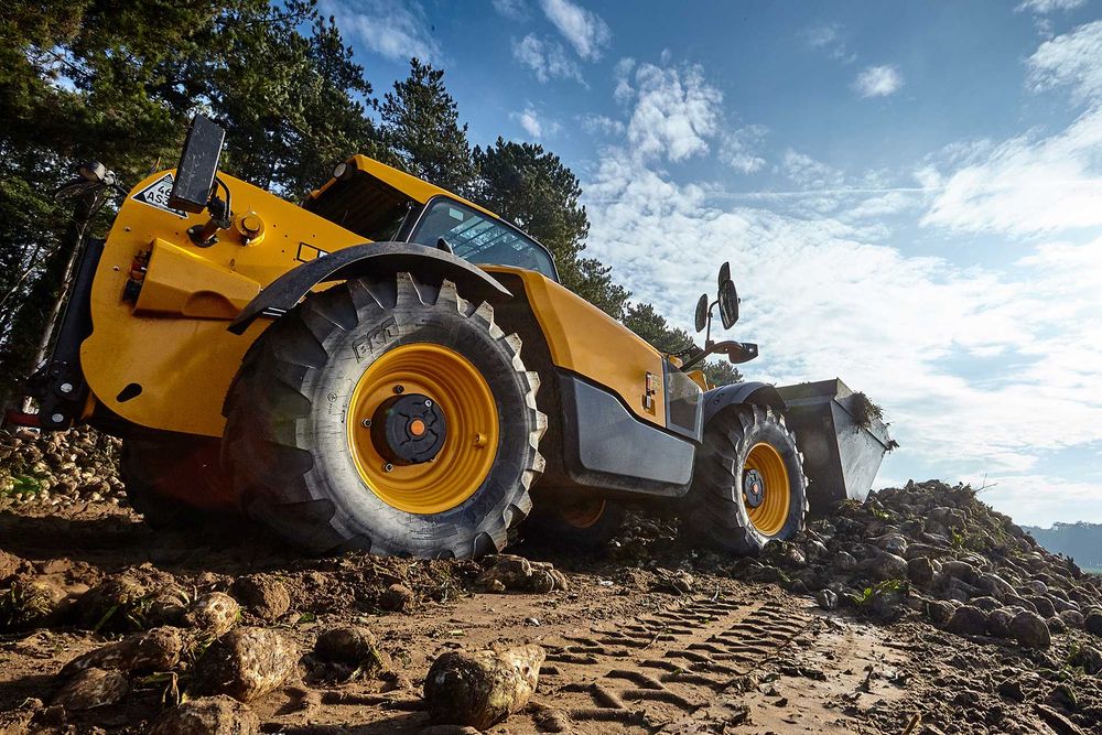 Гуми марка BKT селскостопански и индустриални 10,24,26,32,38,42 цола