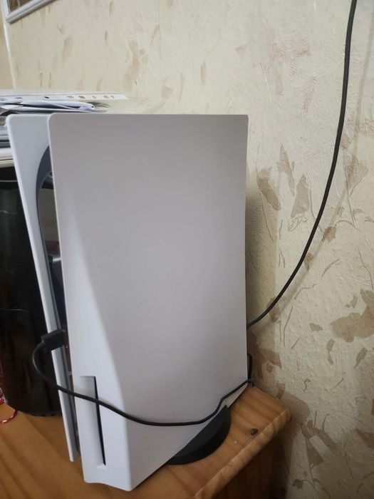 PlayStation 5 + 2 контролера