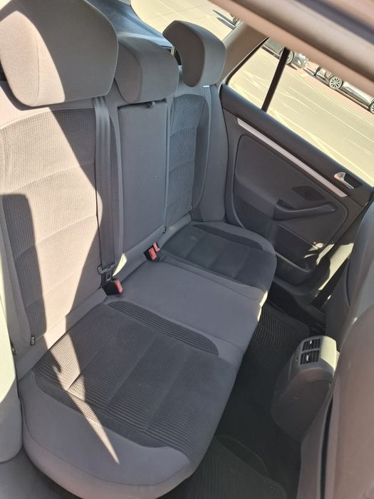Volkswagen Golf 2009 diesel, 2.911 € — imagine 3