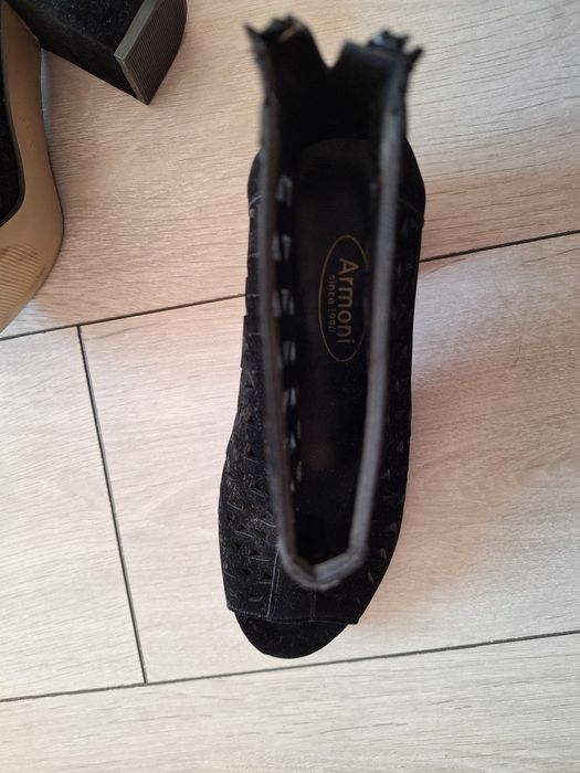 Ghetute decupate  elegante nr 37 noi