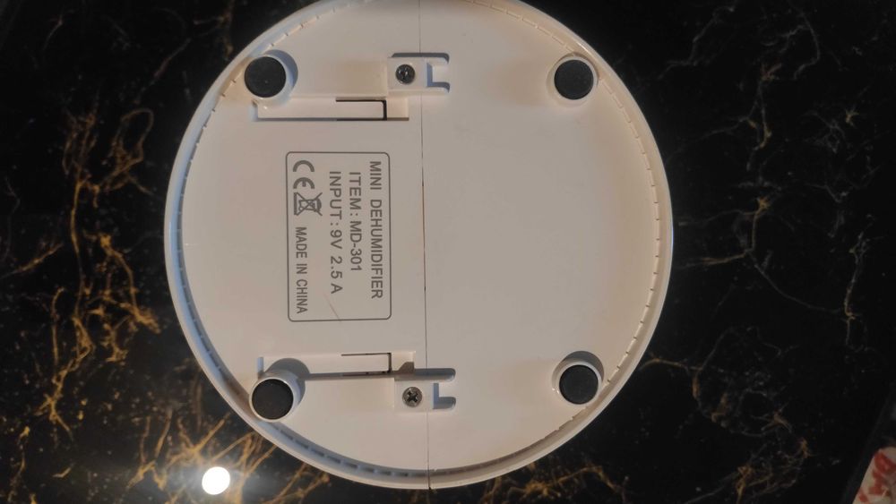 Пречиствател влагоуловител малък и преносим с елемент на Пелтие