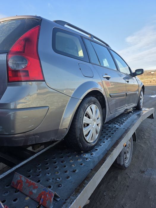 Dezmembrez Renault Megane 2 1.9 dci