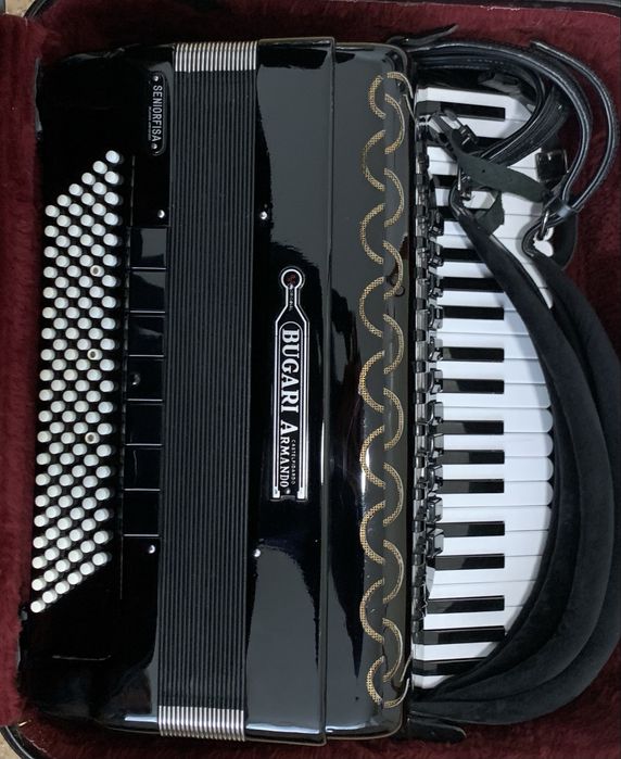 Vand Acordeon Bugari Armando cu surdina!