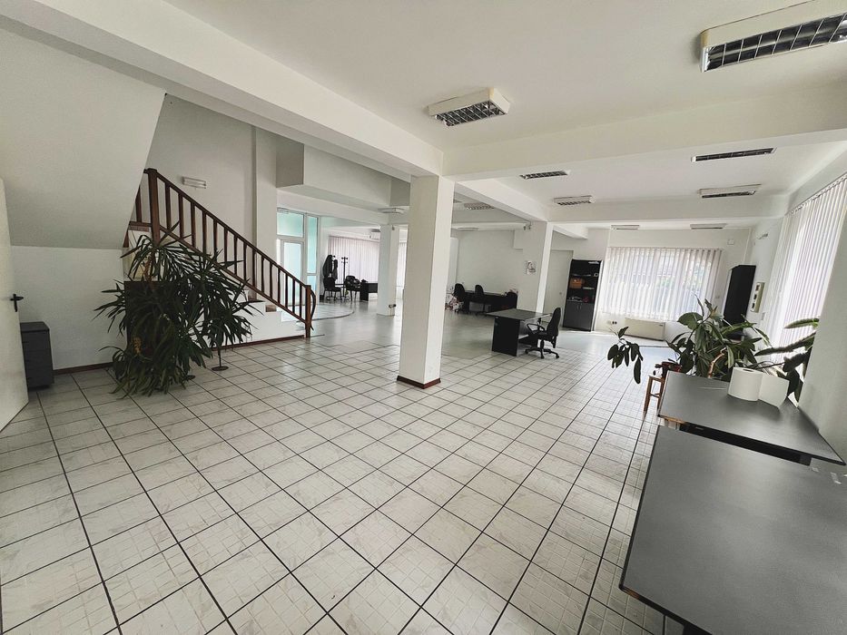 Vand cladire in Piatra Neamt cu 2200 m2 teren