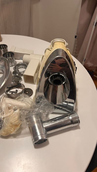 месомелачка Sapir SP-1991 AT, мощност 1200 W.