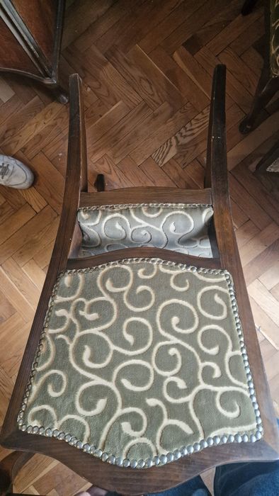 Продам антикварные стулья.