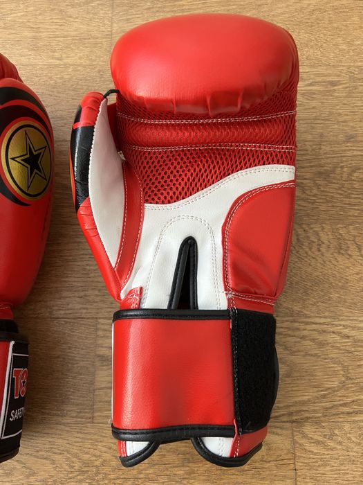 Боксови ръкавици