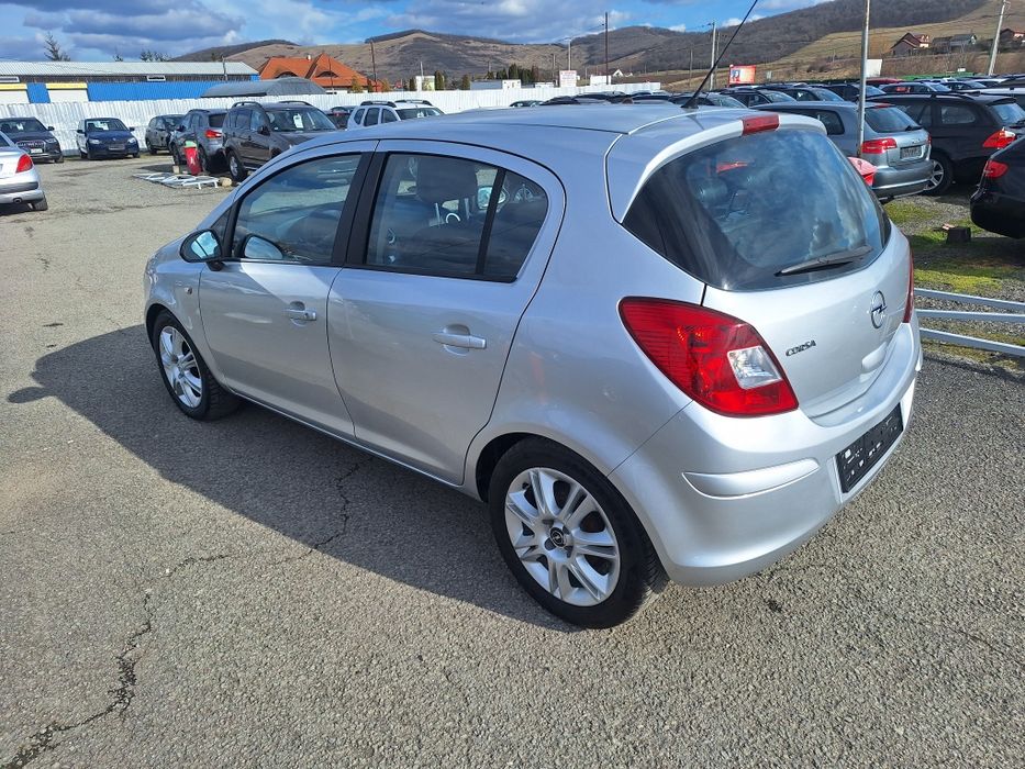 Opel corsa 2010 1.4 Benzină 90 cp