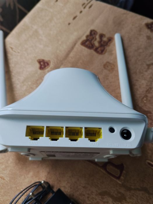Продам WiFi роутер  Tenda  model F6.В рабочем состоянии.