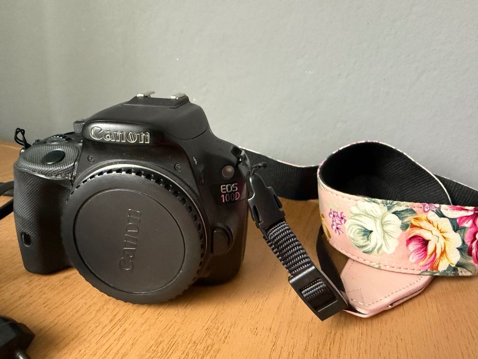 Фотоапарат Canon 100D