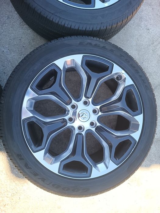 Dodge RAM 285/45/22 цола