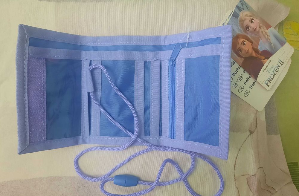 Чисто нови детски портмонета